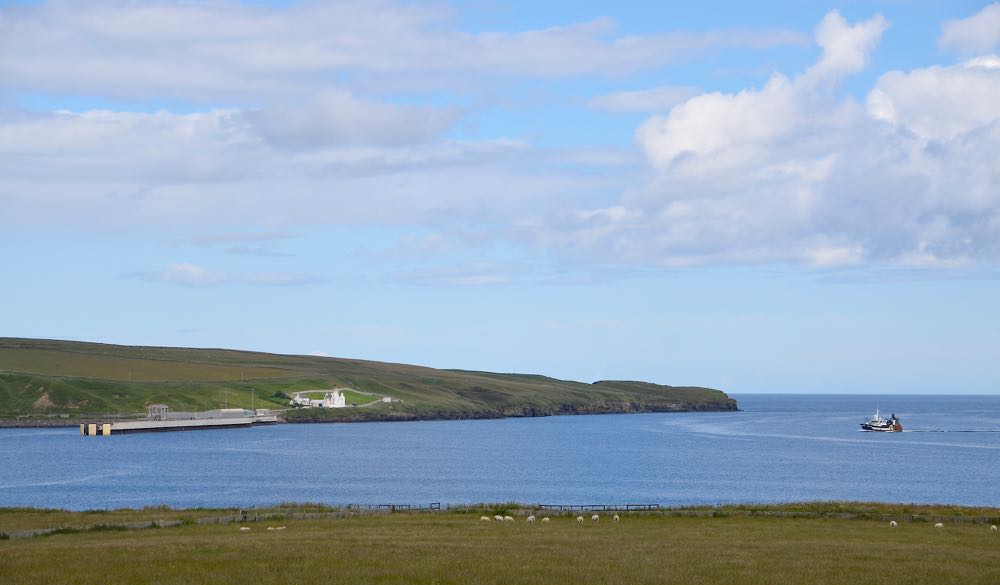 Scrabster_Orkney_ferry_150801_RMcG_RGD0859cw
