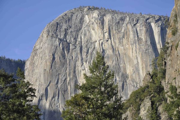 ElCap_fr_LeaningTwer_approach_Yosemite_sept09_RMcG_5046