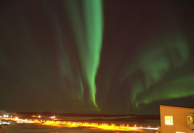 aurora_kiruna_RMcG_dec04a