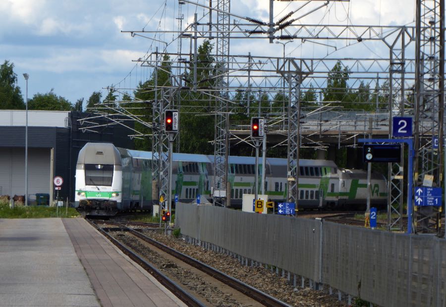 Train_Kemi_station_jun24_RMcG_P1110476cw