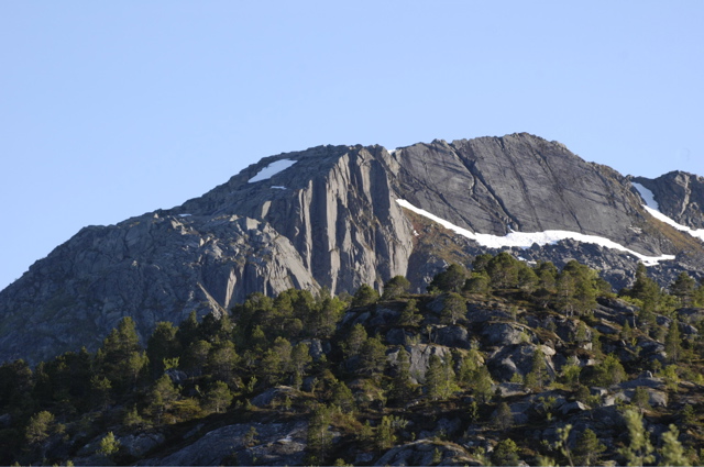 Cliffs above Lødingen 8344