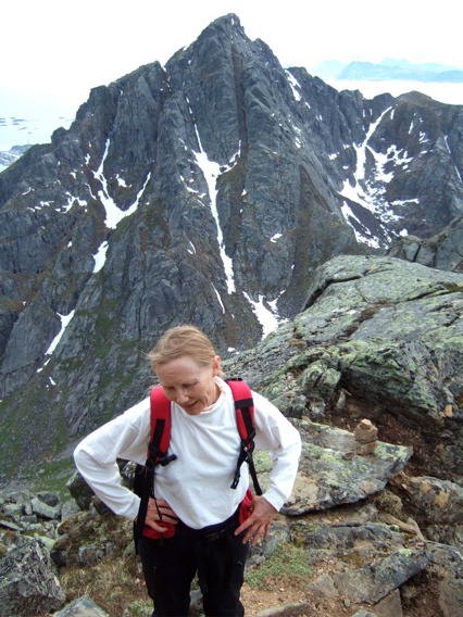 UH on the way up Vågakallen with Kvanndalstinden behind 5535