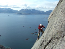 Jørn following pitch 8, the traverse across to join the West Buttress route
