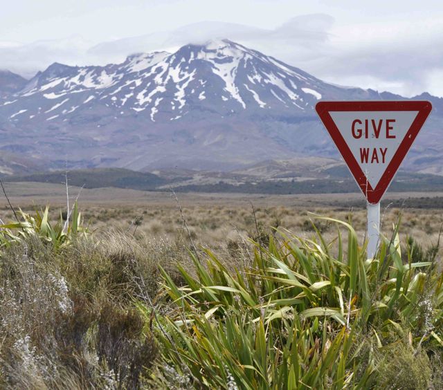 GiveWay_Ruapehu_100110_RMcG_6432c