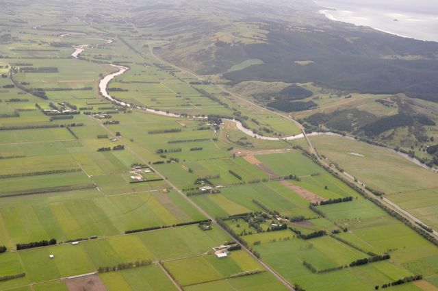 TaieriPlains_from_air_110108_RMcG_0107w