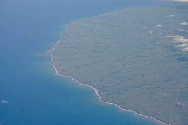 Taranaki_coast_from_air_110108_RMcG_0165w