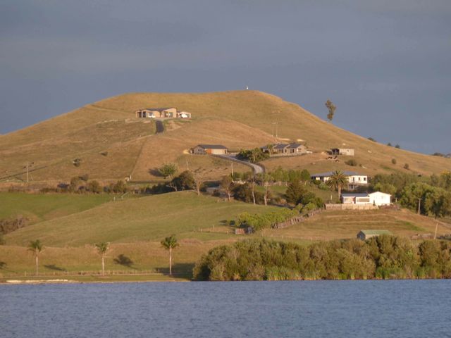 LakeHakanoa_Huntly_jan11_RMcG_30108