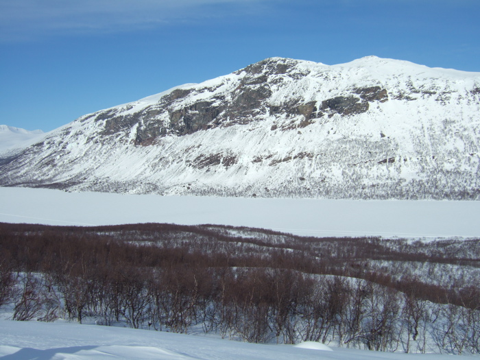 Across the lake to Viddja