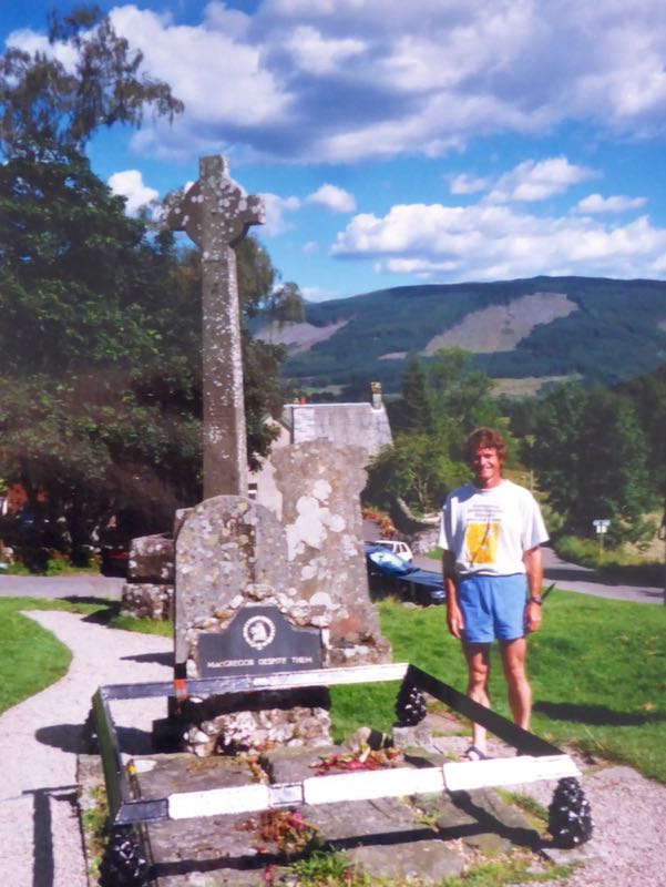 Rick_RobRoys_grave_Balquhidder_juli99_UH_P1000913c