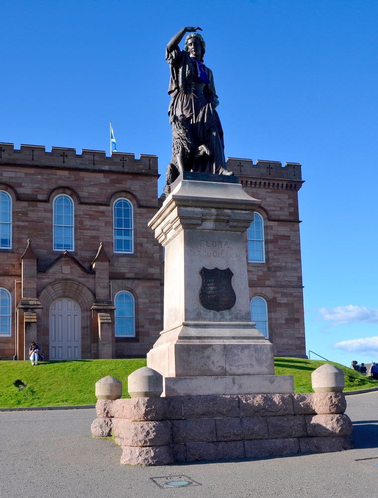 FloraMacDonald_InvernessCastle_150803_RMcG_RGD0979cw