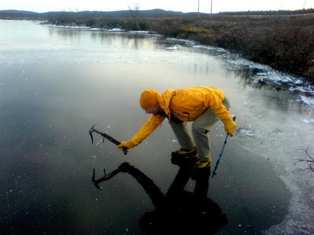 Testing the ice thickness on Nieddajavri, 2007-10-13