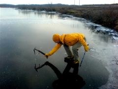 Testing the ice thickness on Nieddajavri, 2007-10-13